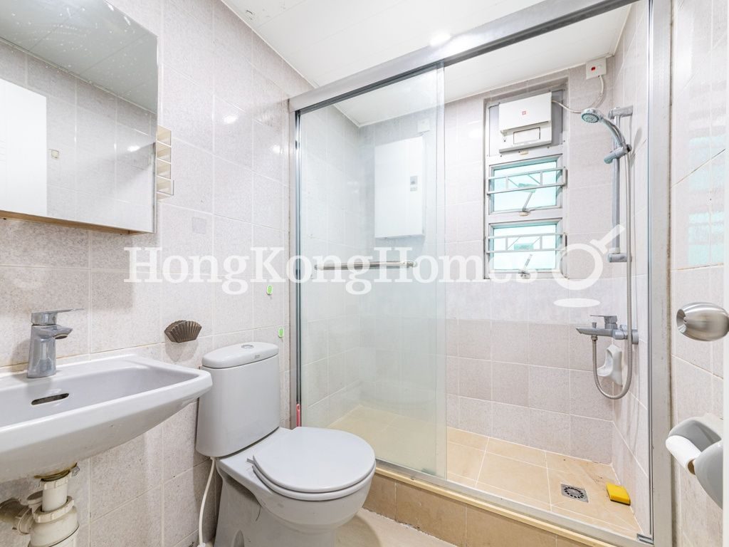 Guest Bathroom — Floral Tower, Mid-levels West