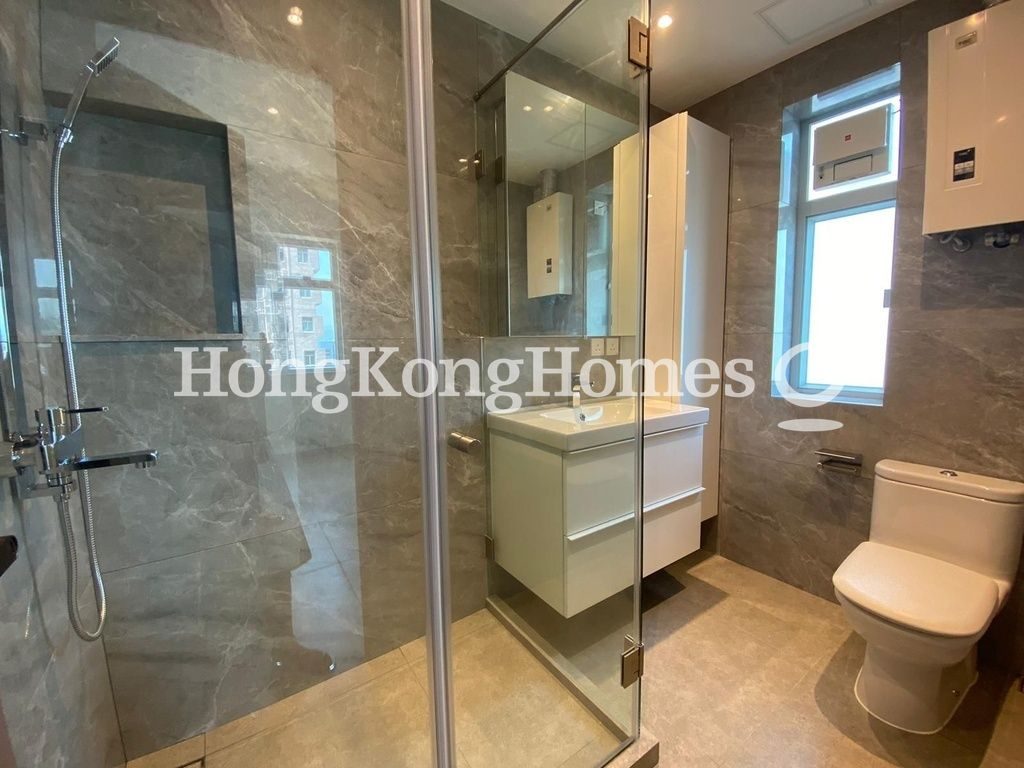 Master Bathroom — 金堅大廈，西半山