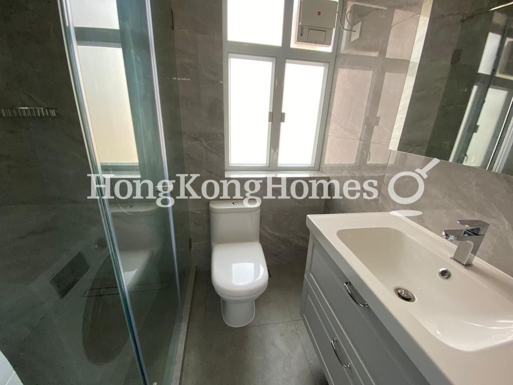 Guest Bathroom — 金堅大廈，西半山