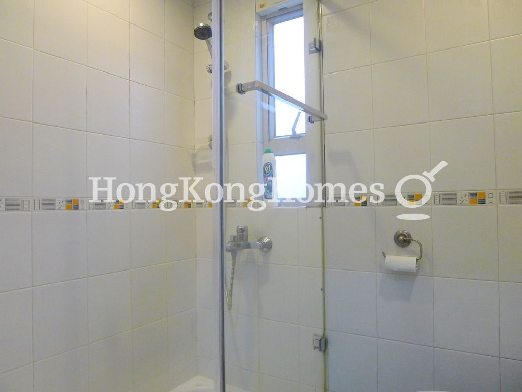 Guest Bathroom — 濂風大廈，灣仔