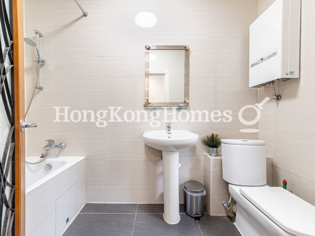 Master Bathroom — 嘉倫軒，西半山