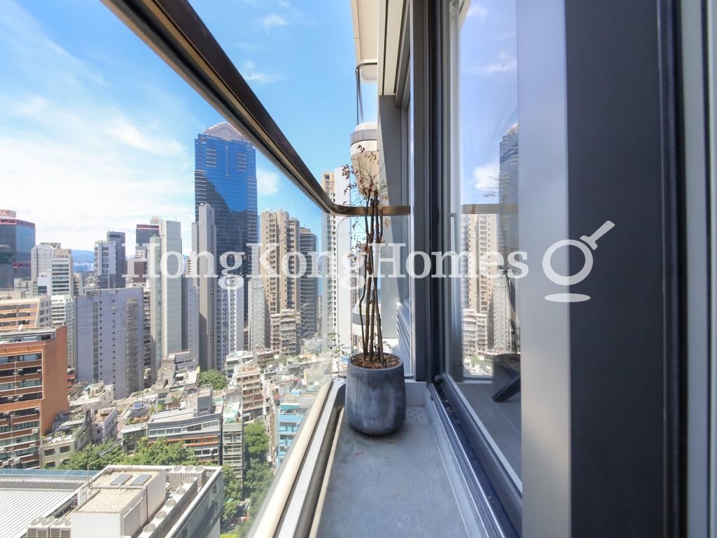 Balcony off Living and Dining Room — 28 Aberdeen St.，中環