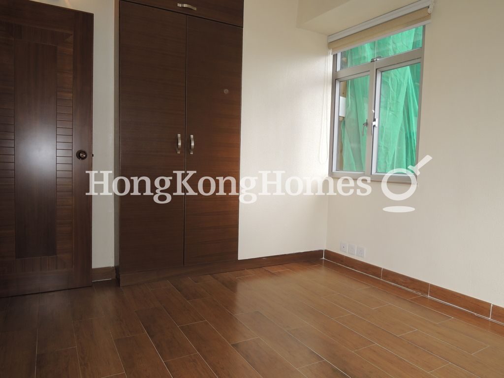 Wardrobe in Master Bedroom — 亞畢諾大廈，中環