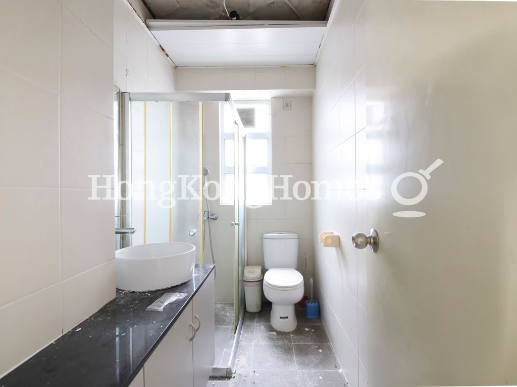 Guest Bathroom — Bonanza Court, Mid-levels West