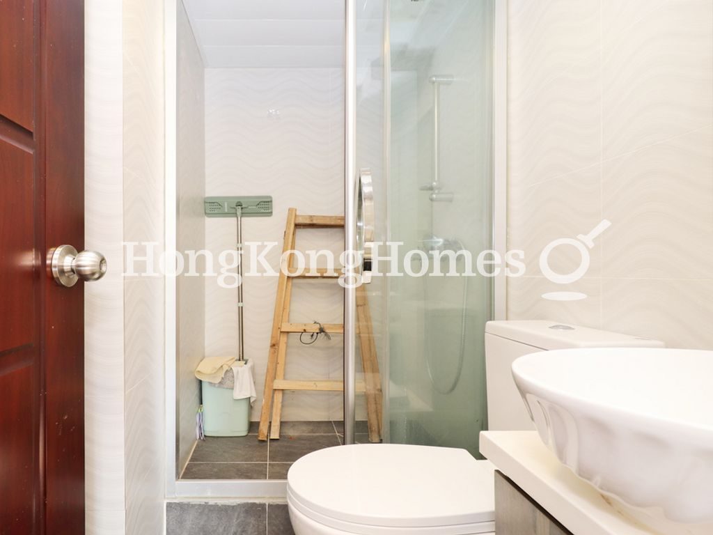 Guest Bathroom — 愉景樓，銅鑼灣