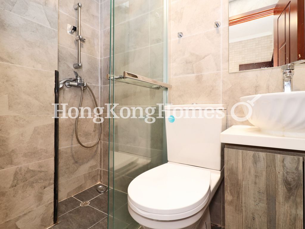 Second Ensuite Bathroom — 愉景樓，銅鑼灣