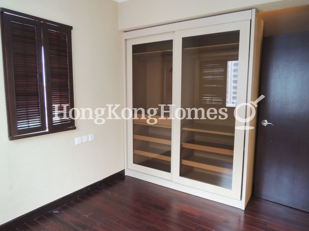 Built-in Wardrobe in Master Bedroom — Elegant Court, Happy Valley