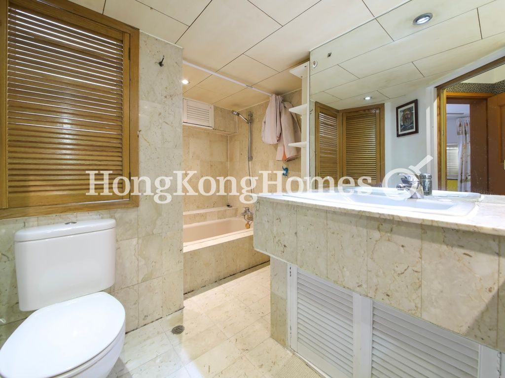 Guest Bathroom — 華景閣，跑馬地