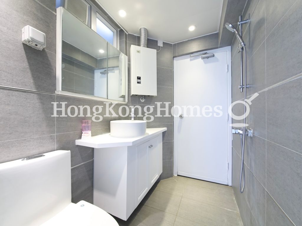 Guest Bathroom — 麗成大廈，跑馬地