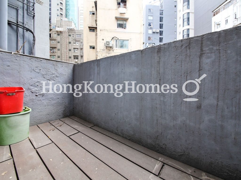 Balcony off Living and Dining Room — 旭日大廈，中環