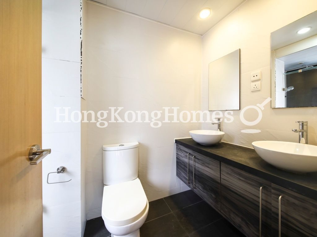 Guest Bathroom — 旭日大廈，中環
