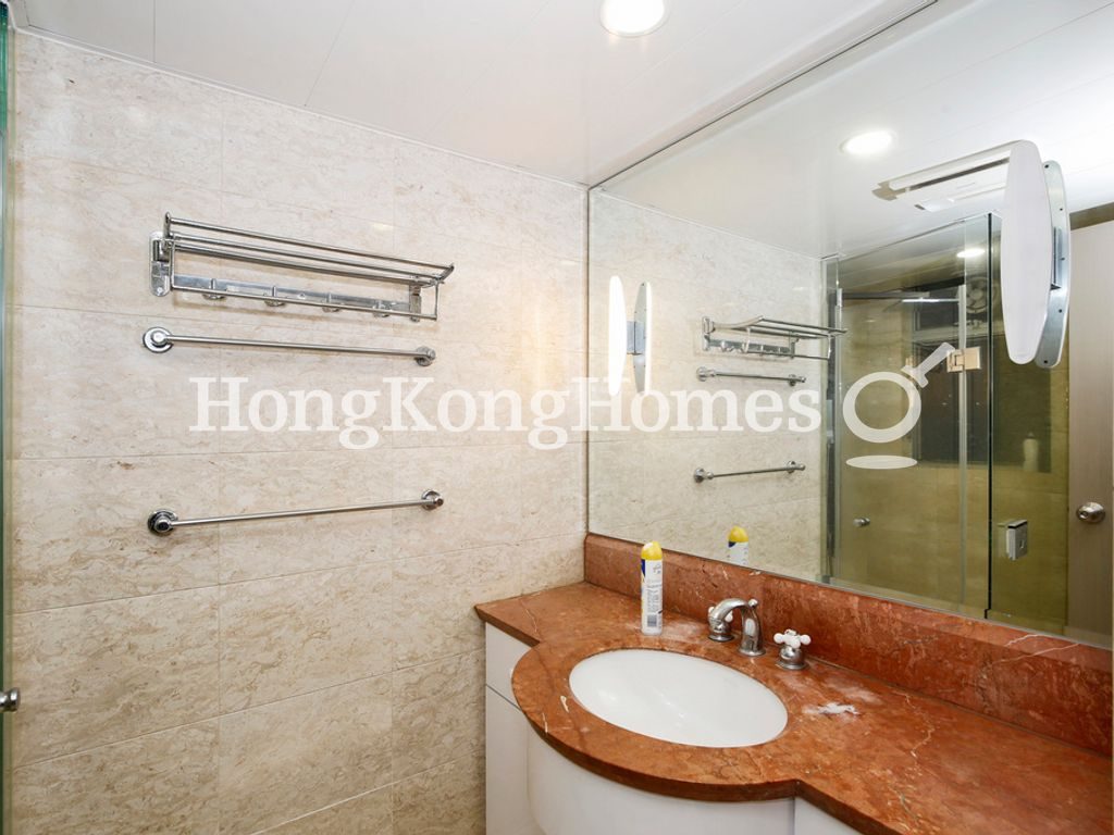 Second Ensuite Bathroom — 漾日居 - 第07座，尖沙咀