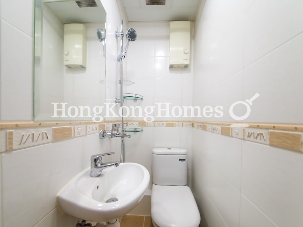 Guest Bathroom — Splendour Villa, Repulse Bay