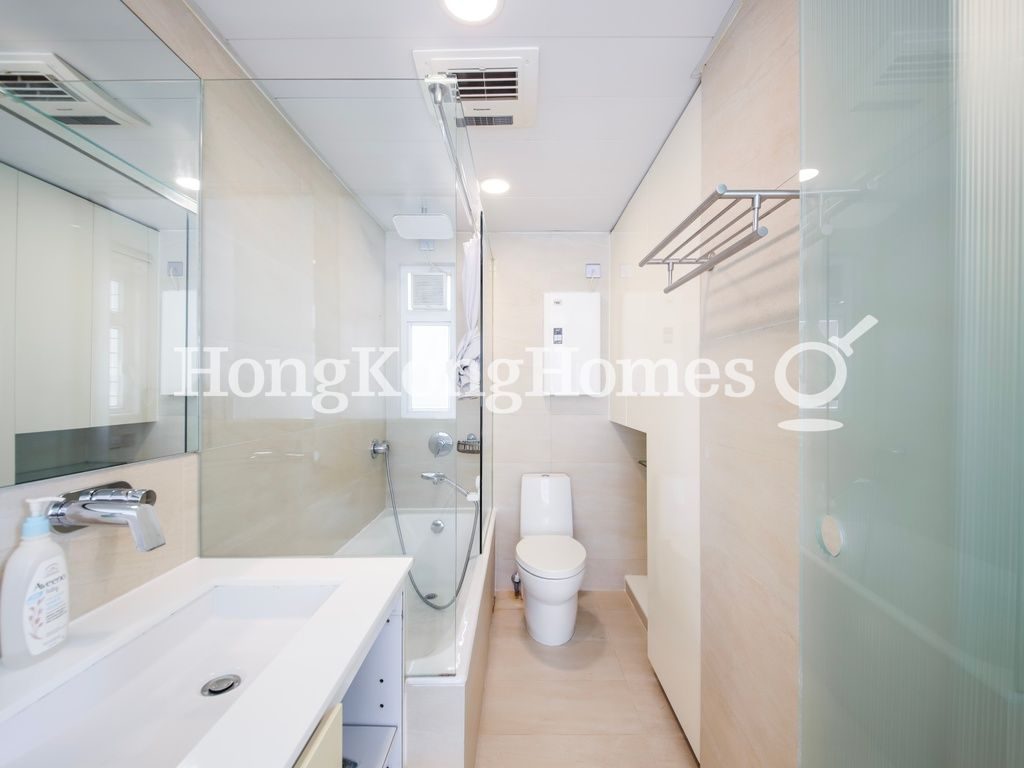 Master Bathroom — Conduit Tower, Mid-levels West