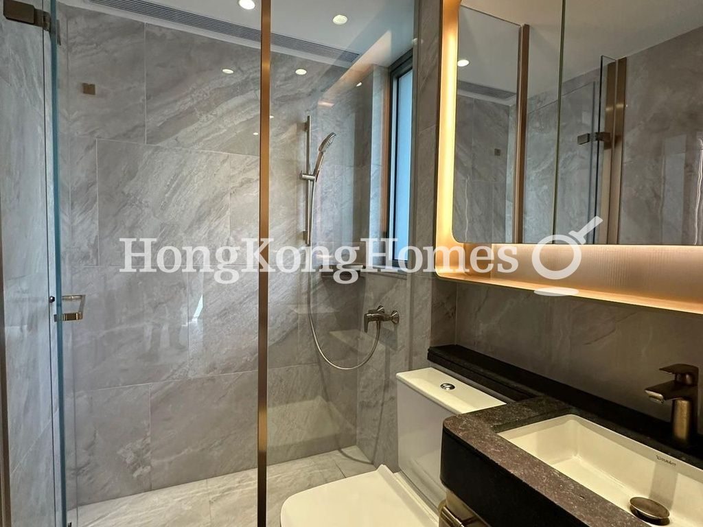Ensuite Bathroom — 東邊街 9號，西營盤