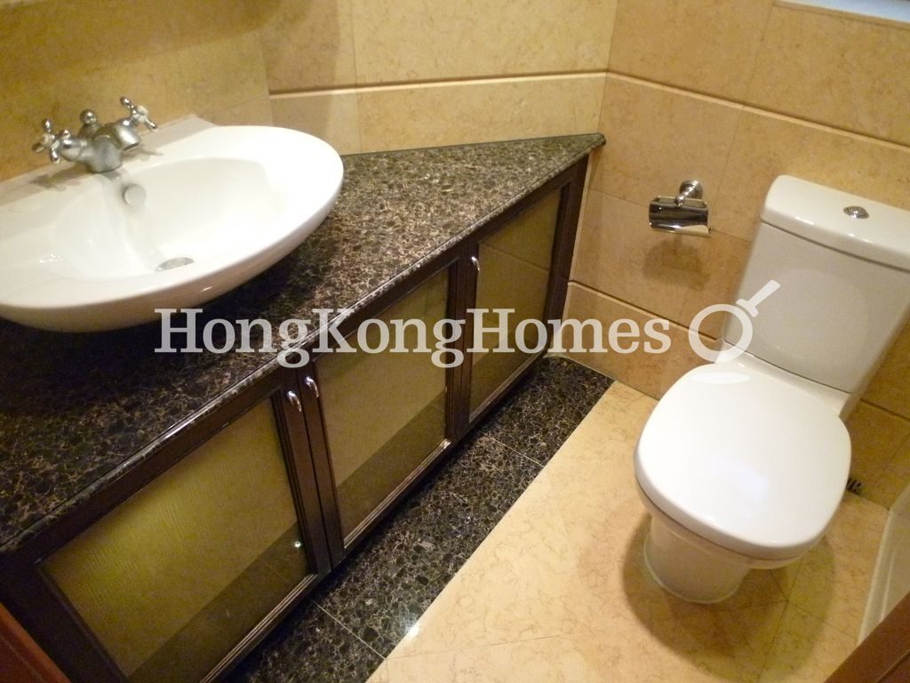 Guest Bathroom — 凱旋門 1期 第1A座 (朝日閣)，尖沙咀