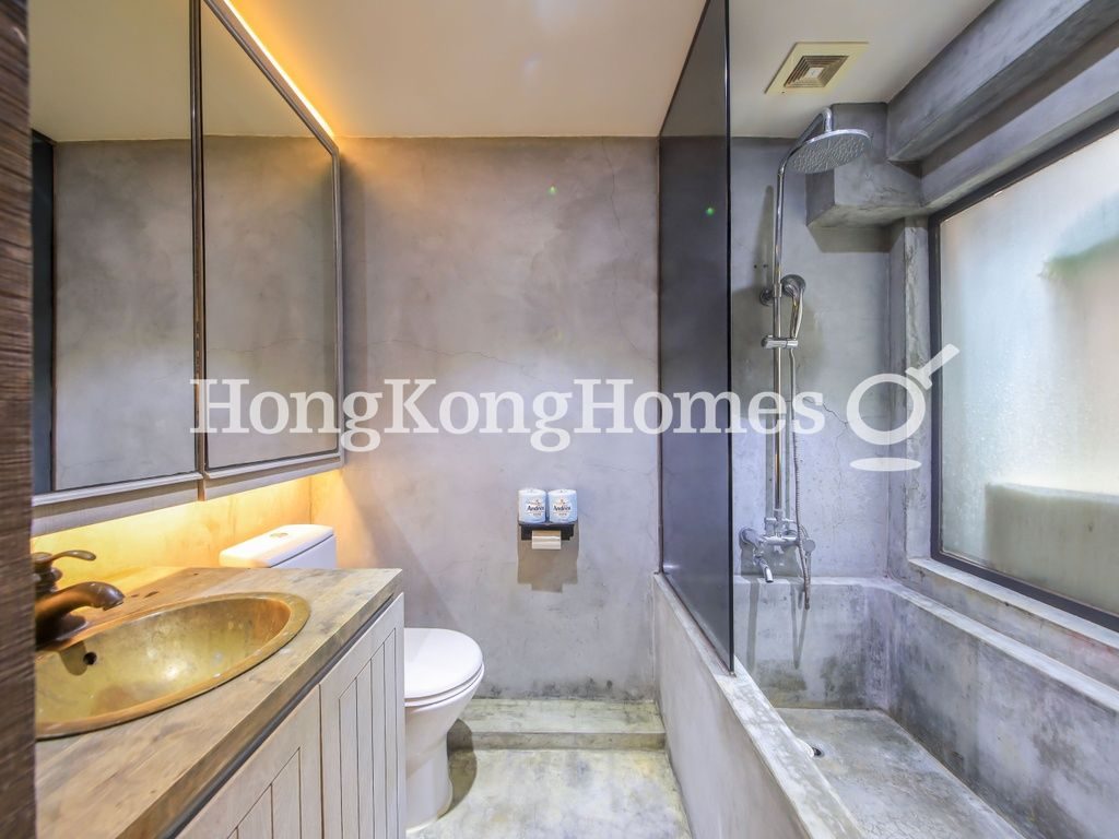Ensuite Bathroom — 五福大廈，西環堅尼地城