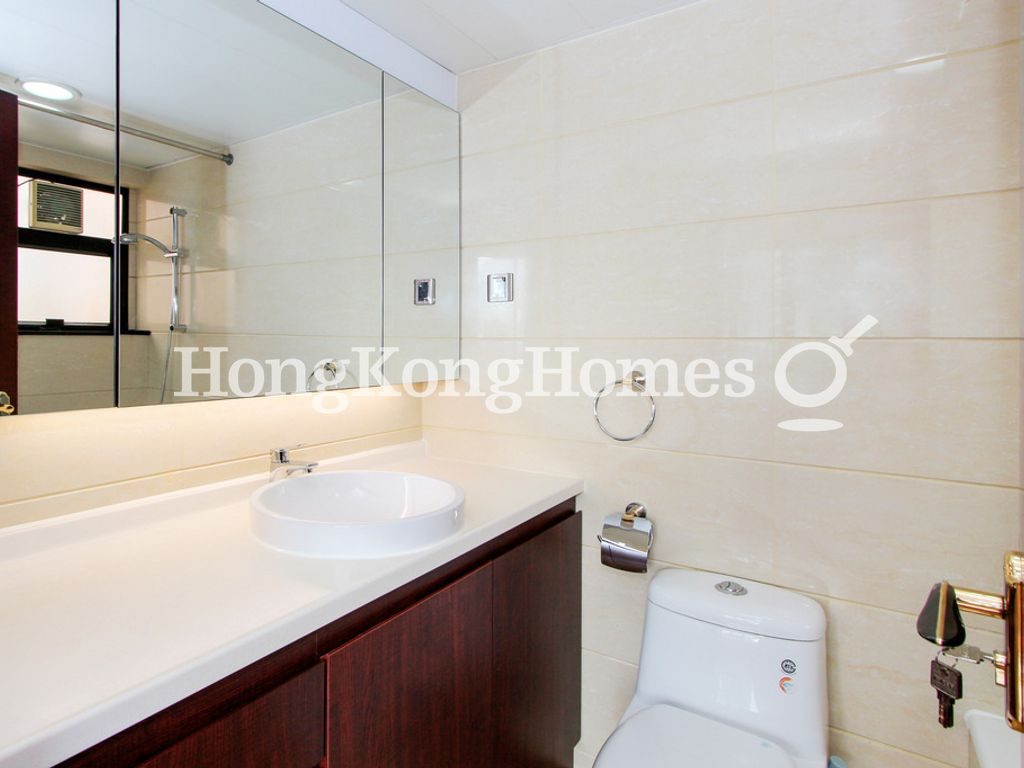 Master Bathroom — 翠壁，東半山