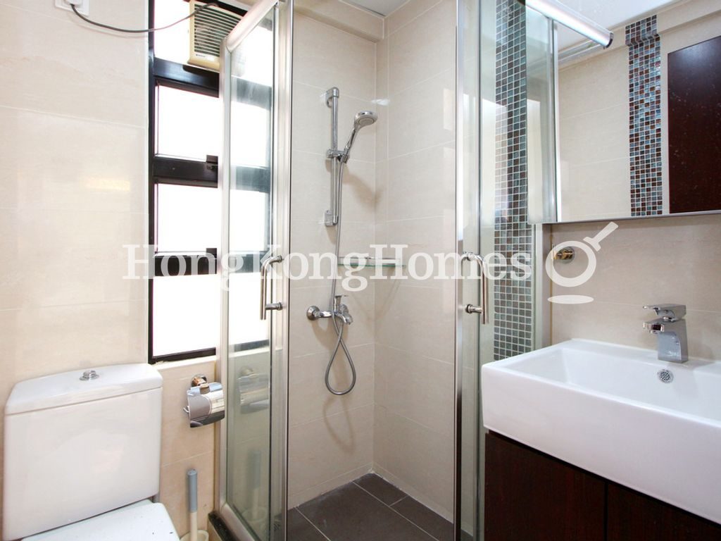 Guest Bathroom — 翠壁，東半山