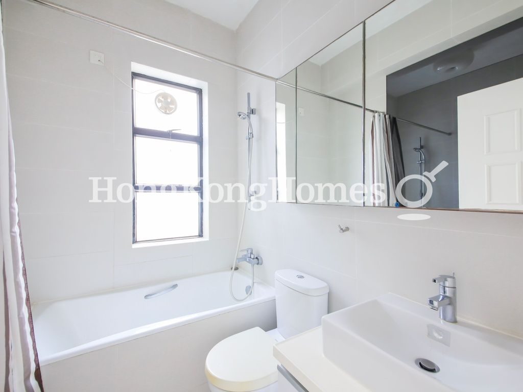 Guest Bathroom — 景雅花園，西半山