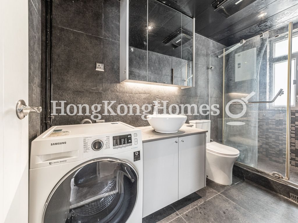 Guest Bathroom — 崇蘭大廈，銅鑼灣