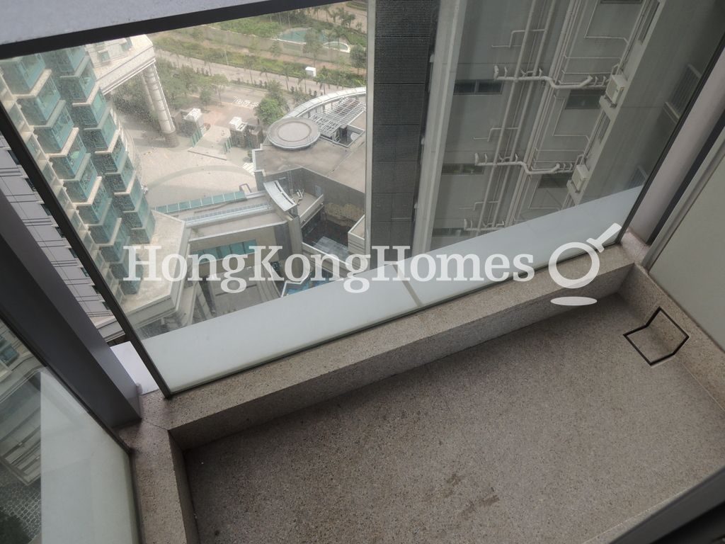 Balcony off Living & Dining Rm — 瓏璽 - 第2座 (天海鑽)，大角咀