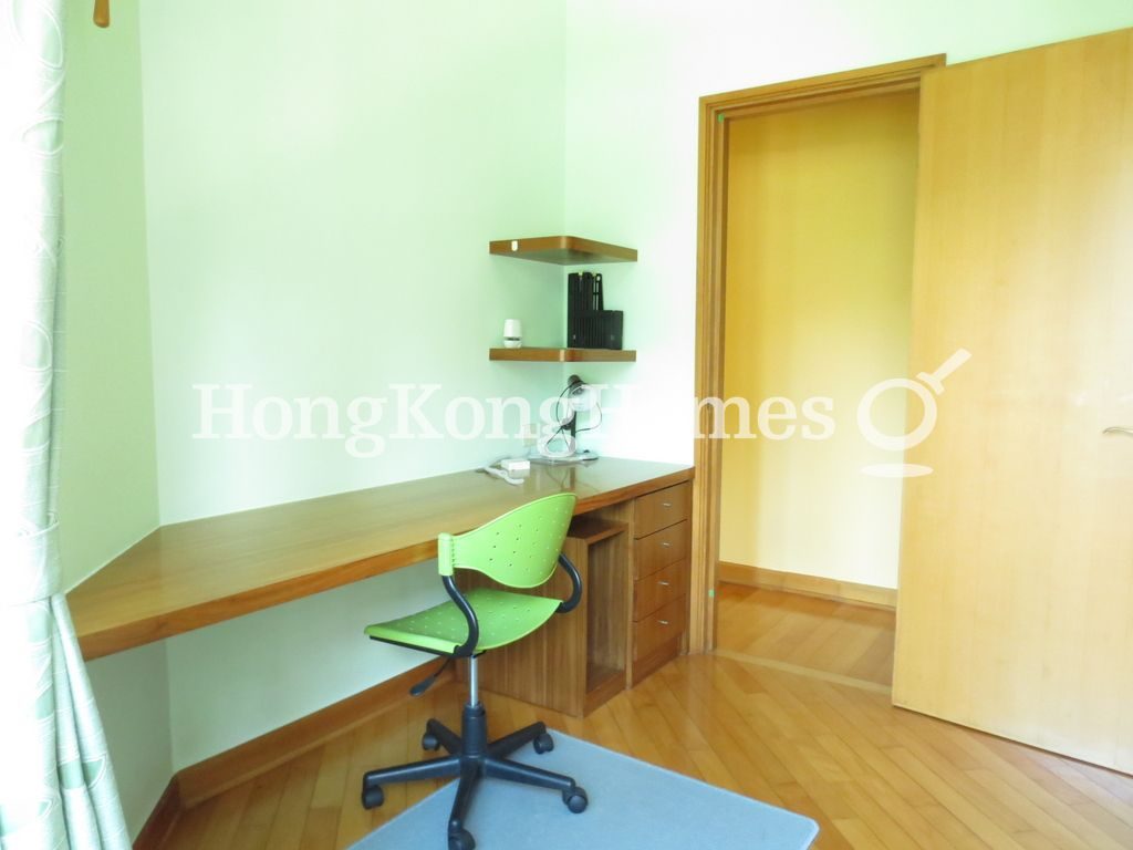 Built-in Wardrobe in Second Bedroom — 寶翠園 1 座，薄扶林