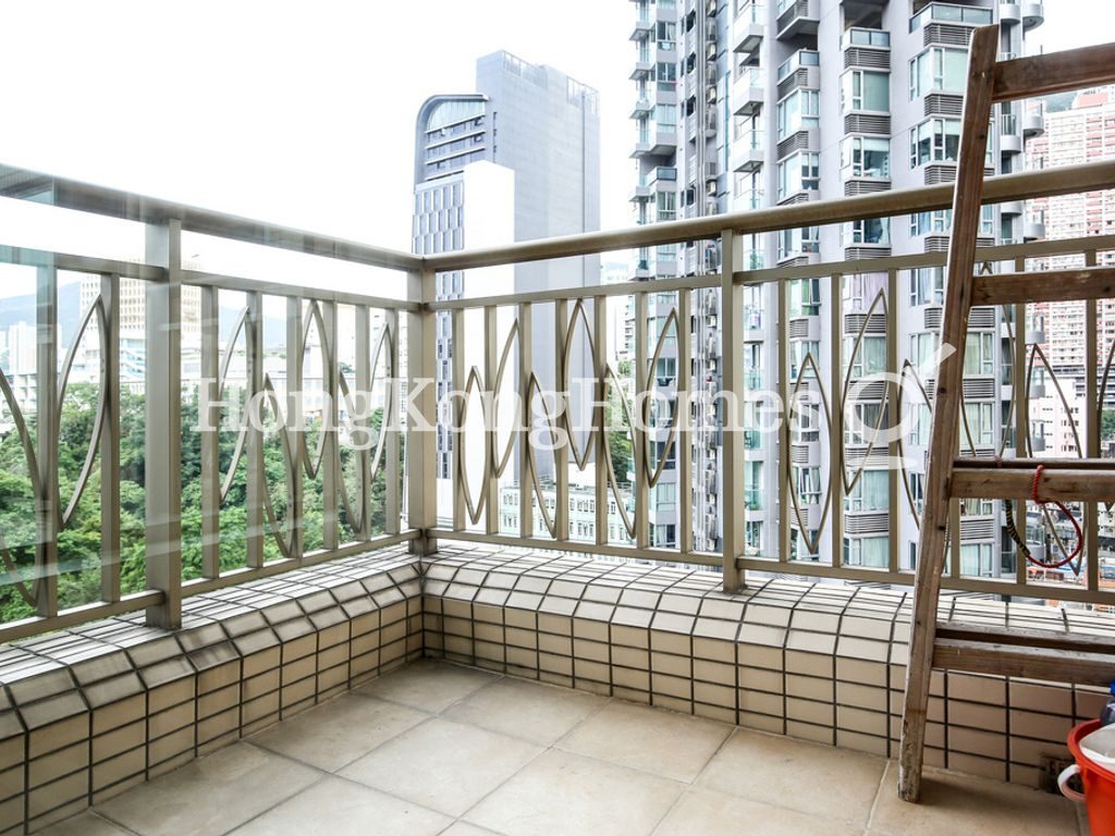 Balcony off Living and Dining Room — 尚翹峰 1 座，灣仔
