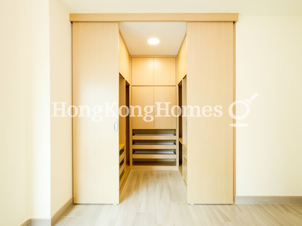 Walk-in Closet in Bedroom — 尚翹峰 1 座，灣仔