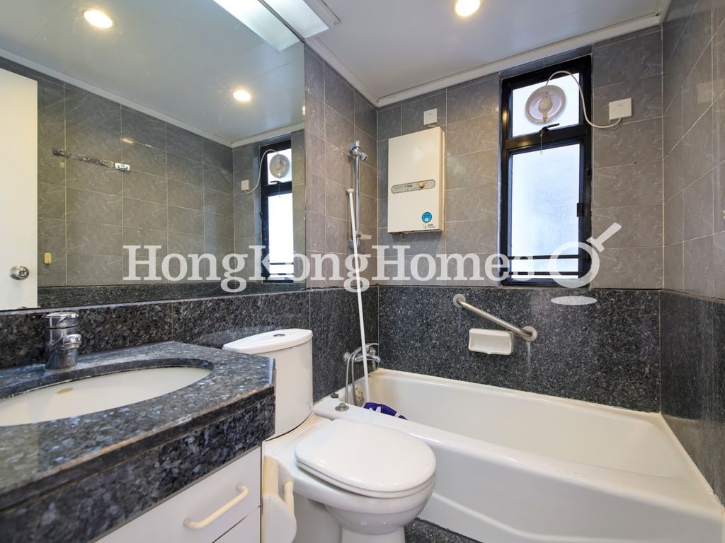Master Bathroom — 慧豪閣 - 第01座，西半山