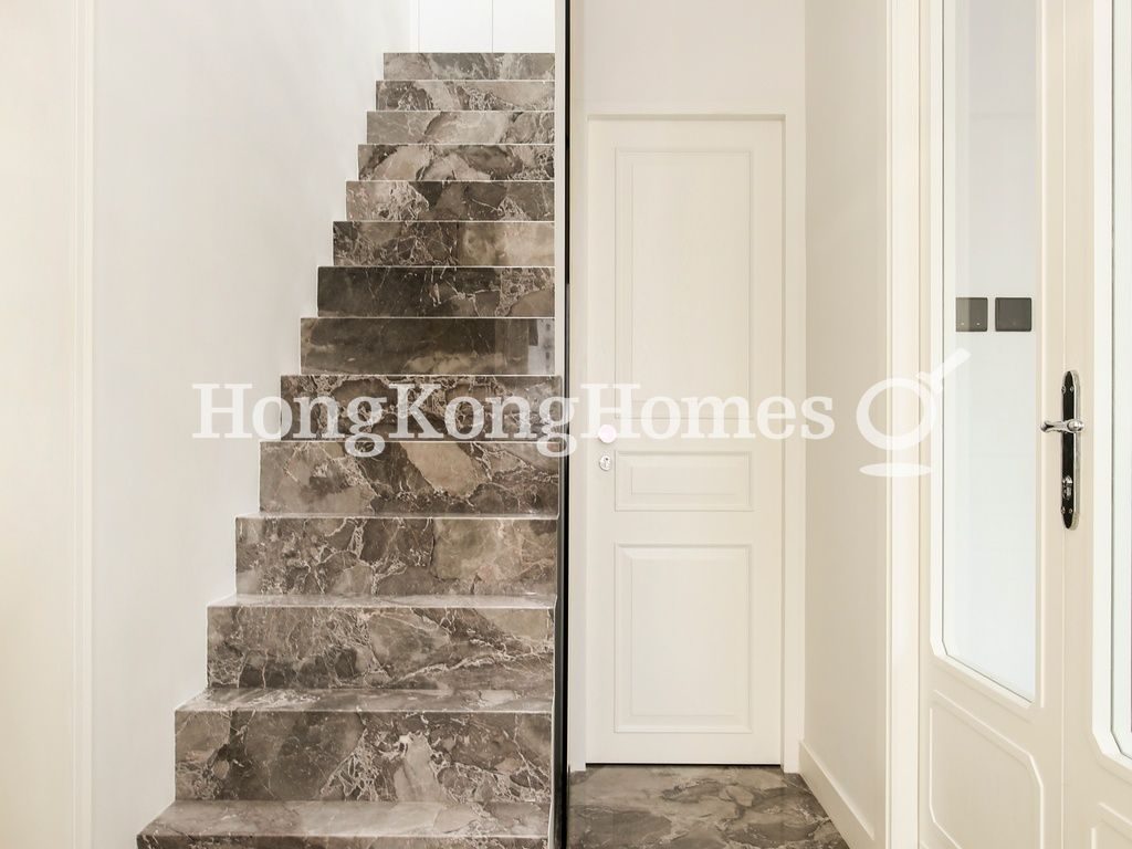 Internal Staircase — 英輝閣，西半山
