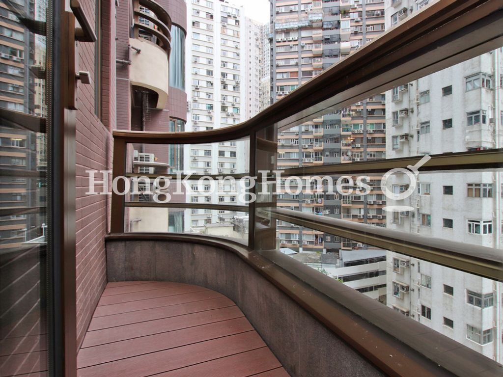 Balcony off Studio — Castle One，西半山