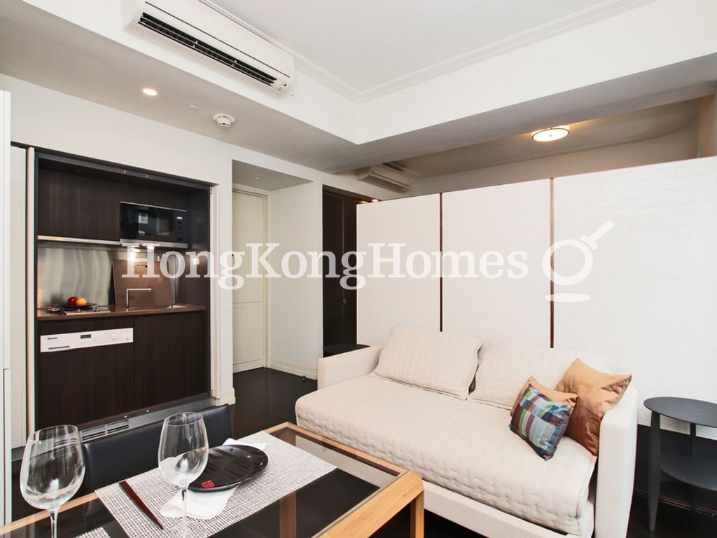 Living Area — Castle One，西半山