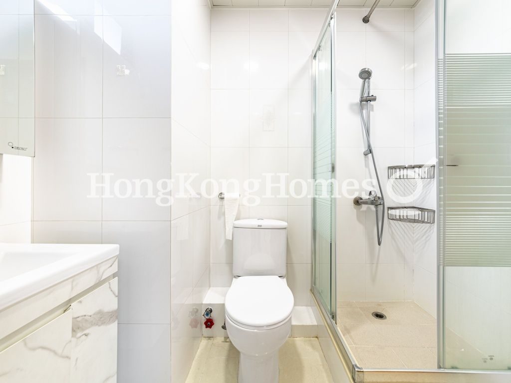 Master Bathroom — 雅緻洋房L6座，薄扶林