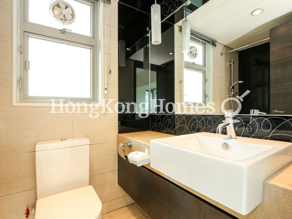 Master Bathroom — Centre Place, Sai Ying Pun