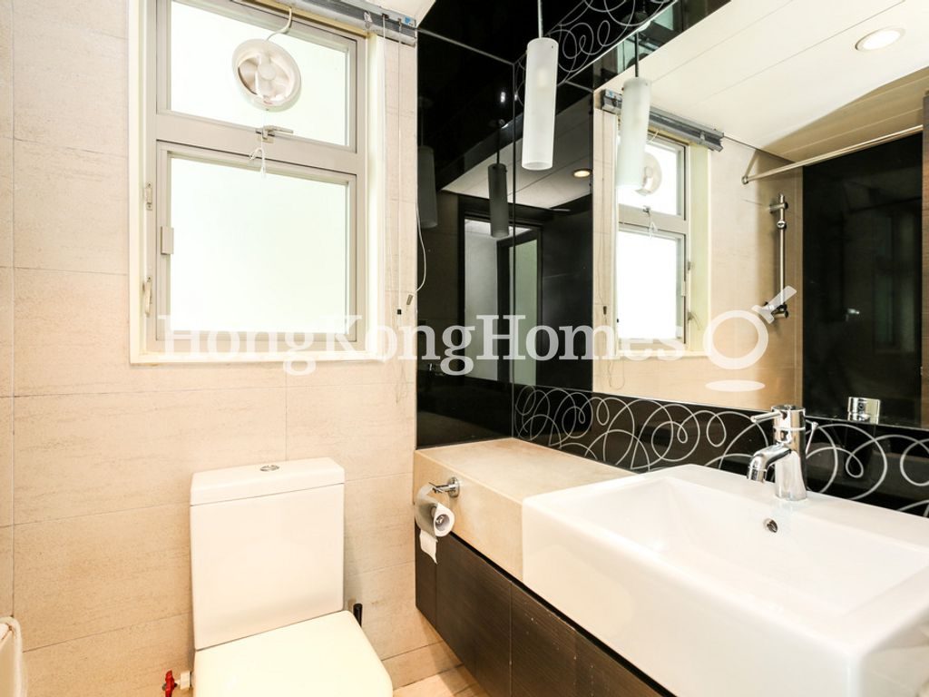 Guest Bathroom — Centre Place, Sai Ying Pun