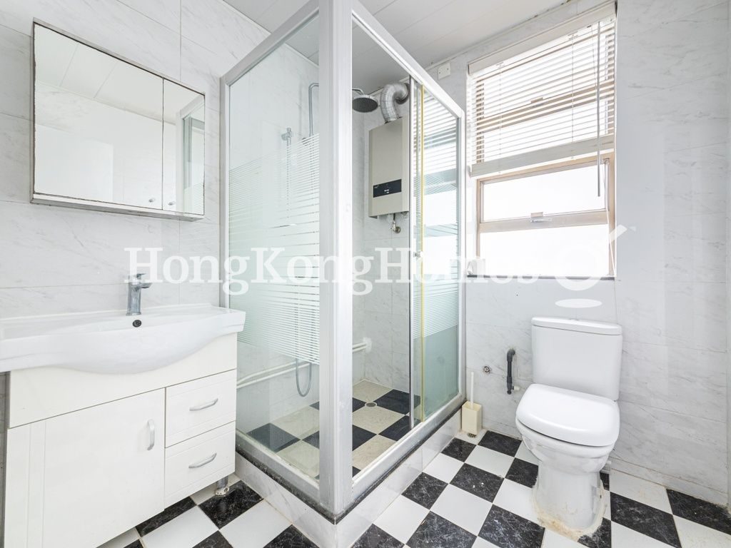 Guest Bathroom — 恒琪園，薄扶林