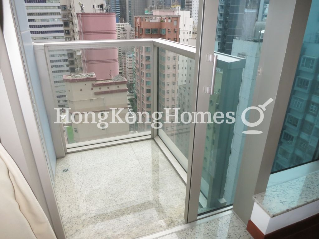 Balcony off Living and Dining Room — 囍匯 - 第1期- 第5座，灣仔