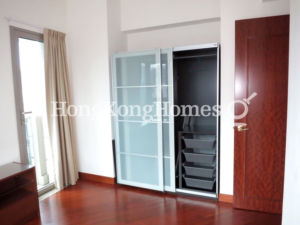 Wardrobe in Master Bedroom — 囍匯 - 第1期- 第5座，灣仔