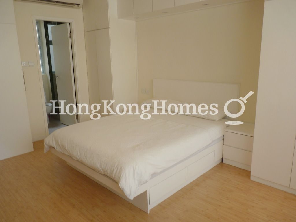 Sleeping Area — Shin Hing Street, 1-3, Sheung Wan