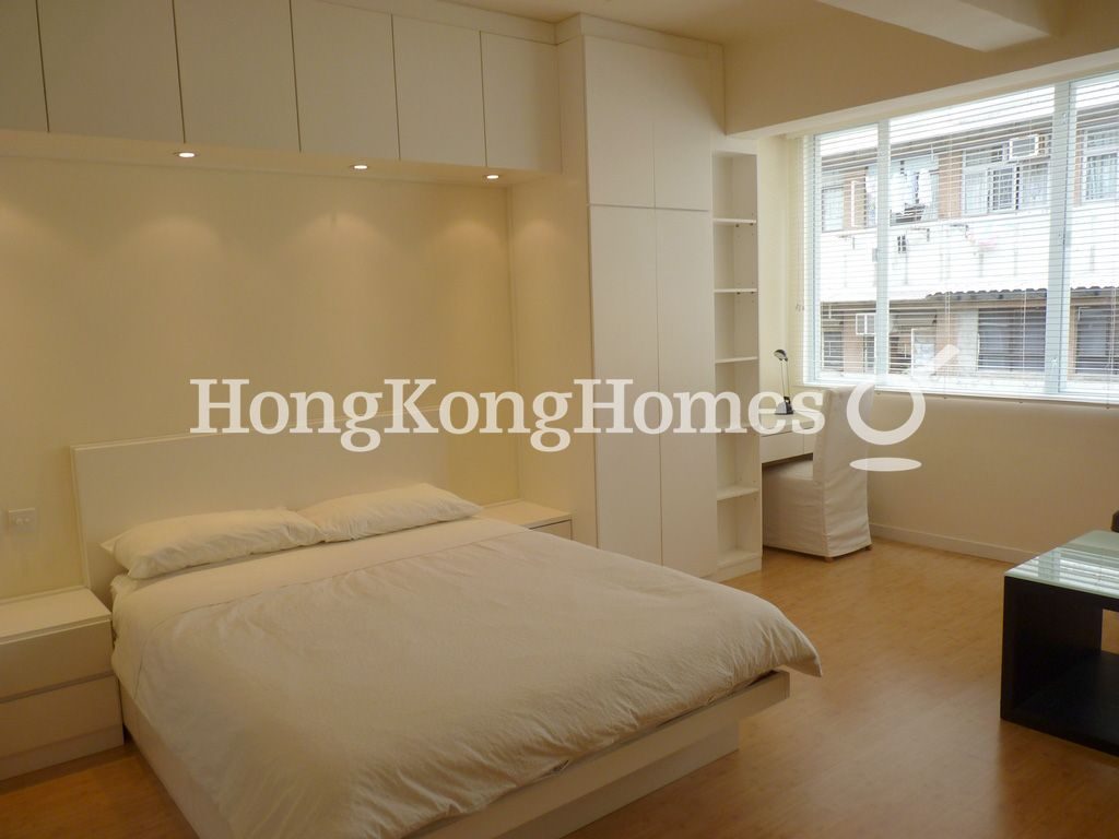 Sleeping Area — Shin Hing Street, 1-3, Sheung Wan