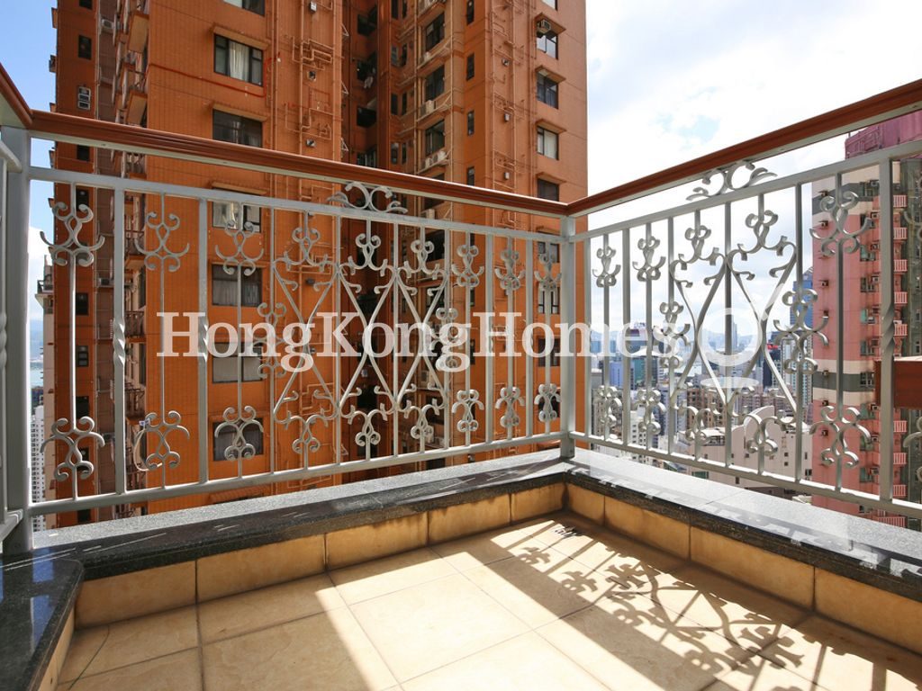 Balcony off Living and Dining Room — 柏道 2 號，西半山