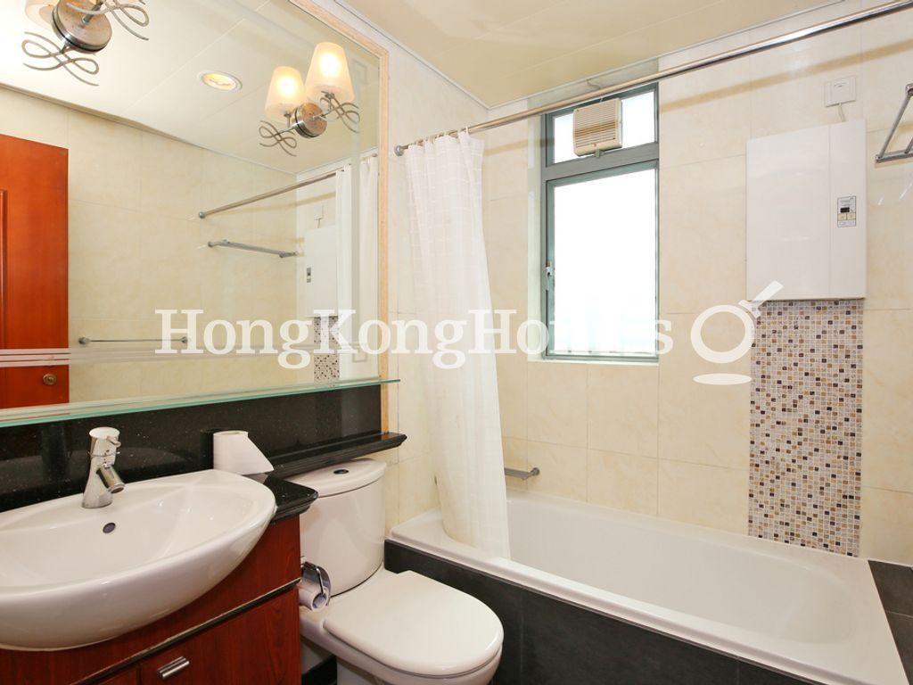 Master Bathroom — 柏道 2 號，西半山