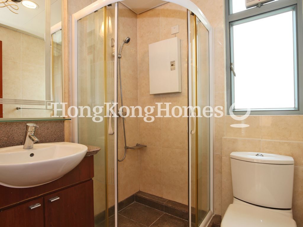 Guest Bathroom — 柏道 2 號，西半山
