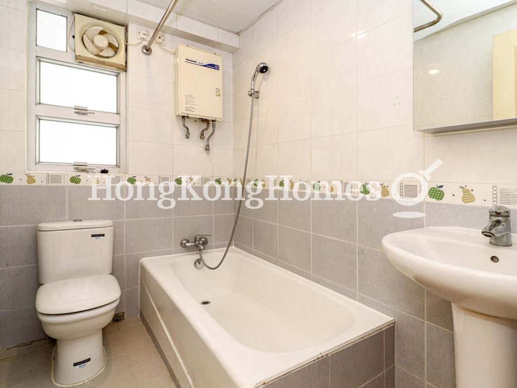 Guest Bathroom — 碧瑤灣 - 第21座，薄扶林