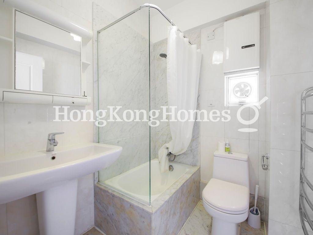 Guest Bathroom — 鳳輝臺 18-19A號，跑馬地
