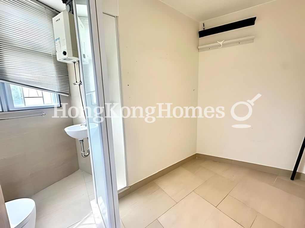Maid's Room and Washroom — Royal Forest - Block 03, Shatin