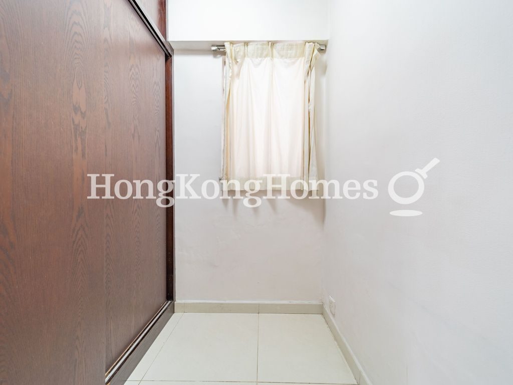 Walk-in Closet in Master Bedroom — 海怡半島 03期, 21座, 美浚閣，鴨脷洲