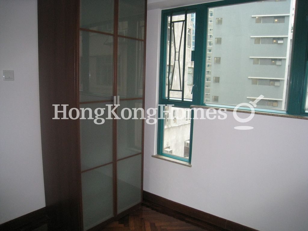 Wardrobe in Master Bedroom — 采怡閣，銅鑼灣