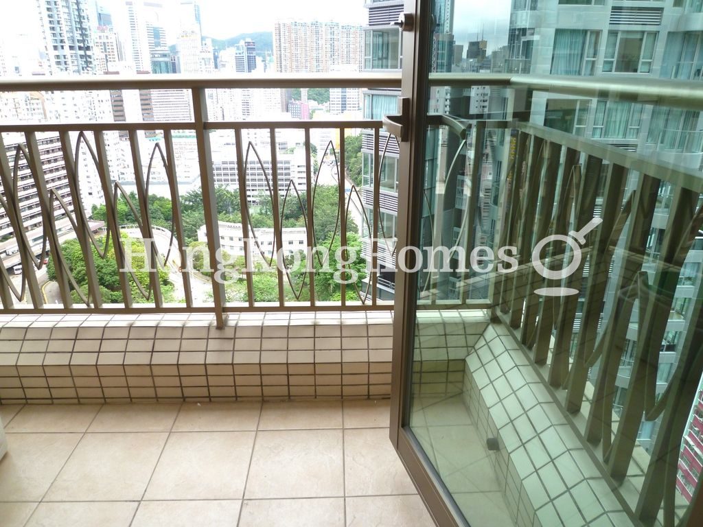 Balcony off Living Room — 尚翹峰 2 座，灣仔